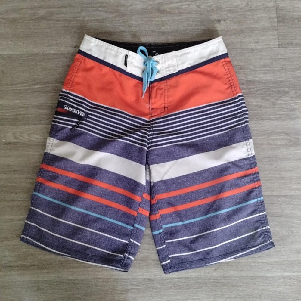 Quiksilver Dryflight surf shorts for boys size 26.